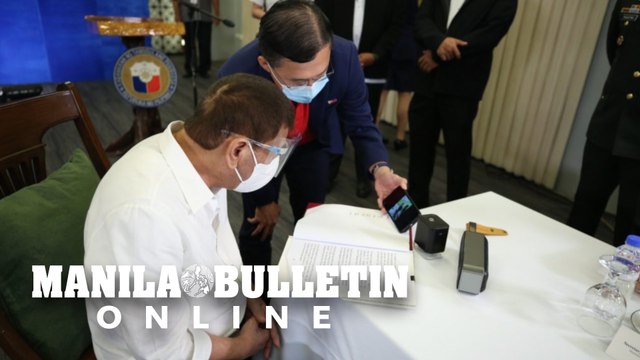 Duterte: ‘Crazy’ policeman involved in brutal killing of 2 persons must remain in detention