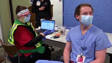 Descargar video: LIVE - Indianapolis healthcare workers receive Pfizer vaccine