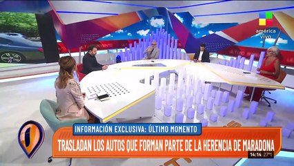 Así trasladan los autos que forman parte de la herencia  de Maradona