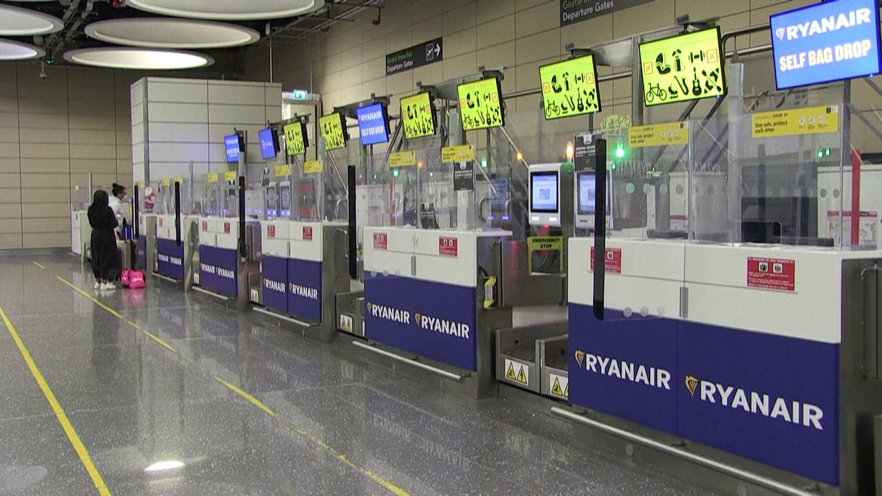 Flugverkehr nach England gestoppt: Reisende weltweit gestrandet