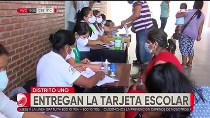 Se inició la entrega de la tarjeta solidaria en unidades educativas de Santa Cruz