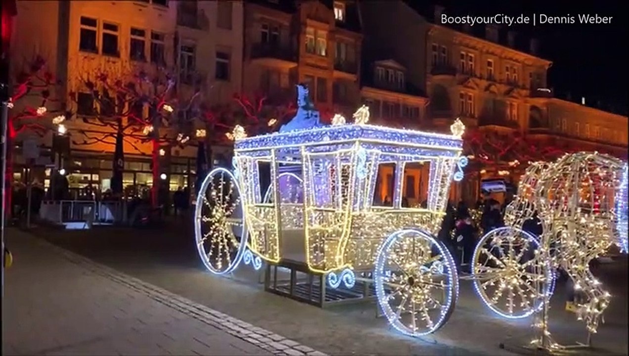 Im Herzen von Wiesbaden auf dem Luisenplatz ein Lichtermeer