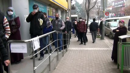 Kuyruklar koronaya davetiye çıkarıyor