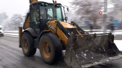 Muş’ta lapa lapa kar yağışı