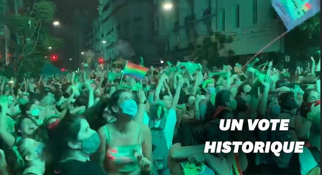 L'Argentine légalise l'avortement, la foule en liesse à Buenos Aires