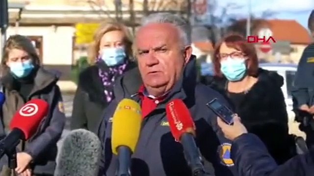 Canlı yayında deprem olunca... Panik anı kamerada!