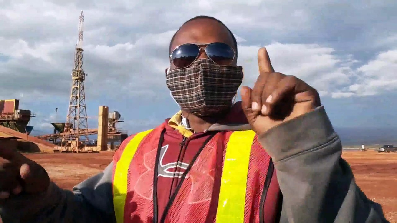 Inician exportación de bauxita y piedra caliza en Pedernales