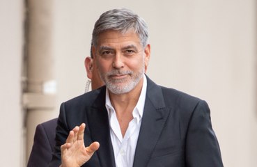 George Clooney fait croire à ses enfants qu'il connaît le Père Noël