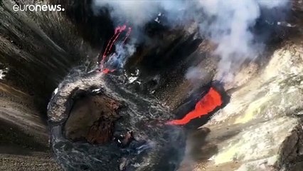 A Hawaï, le volcan Kilauea en éruption crache un étrange nuage de vapeur