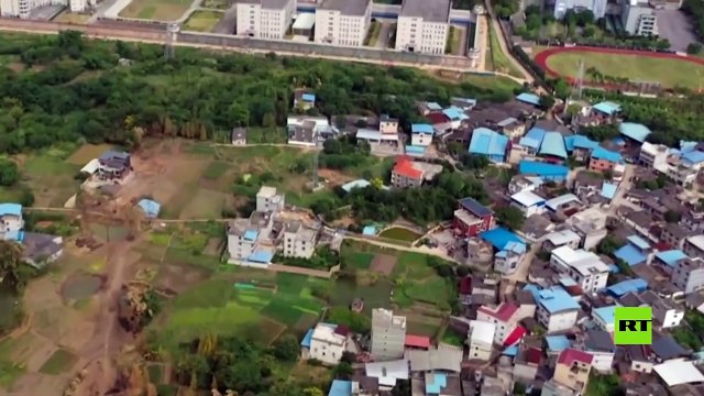 فيديو يحبس الأنفاس: طائر ينقذ طائرته من السقوط على مجمع سكني