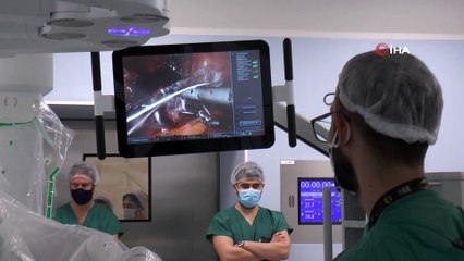 (İSTANBUL- Şehir hastanesinde pandemi döneminde robotik cerrahi ameliyatı