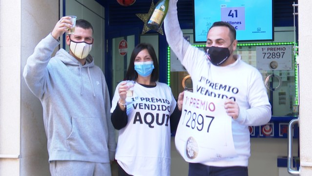 Alfara del Patriarca (Valencia) celebra su décimo del 'Gordo' de Navidad