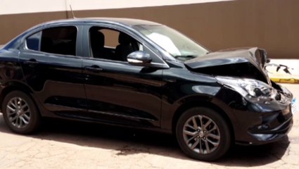 Carros batem na Rua Recife, no Centro de Cascavel