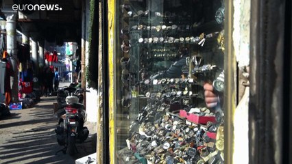 شاهد.. تعرّف إلى أبو يحي أقدم ساعاتي في شارع الرشيد ببغداد