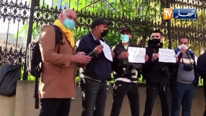 الصحافة الرياضية تنتفض ضد رابطة مدوار وتنظم وقفة إحتجاجية أمام وزارة الإتصال