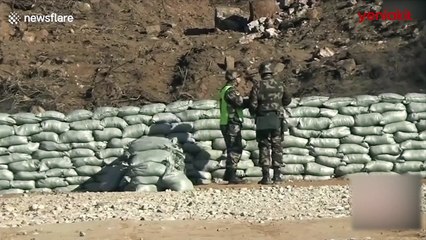 Askerleri dünyaya rezil oldu! El bombasını kendi ayağına attı