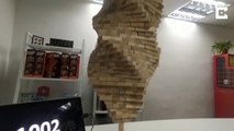 Ce fan de Jenga a créé une sculpture impressionnante en bloc de bois