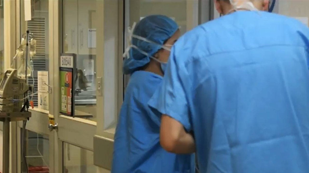 Reconocido médico y una enfermera que hace ocho días fue mamá murieron por covid en Antioquia