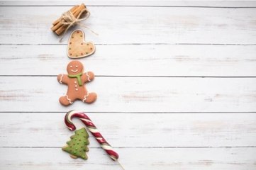  5 Easy Christmas Snacks to Bake at Home