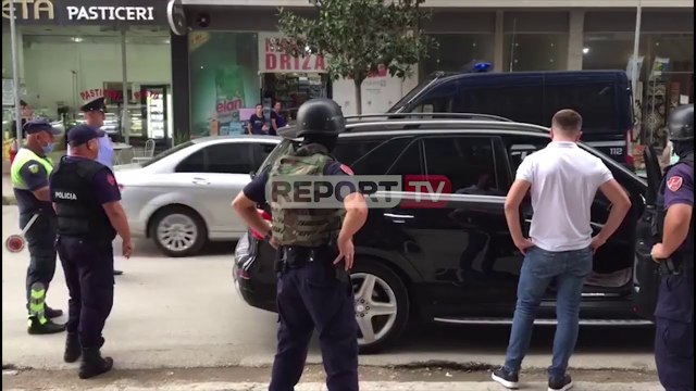 Report TV - Policia në kërkim të armëmbajtësve pa leje e kultivuesve të drogës, kontrolle në Fieri