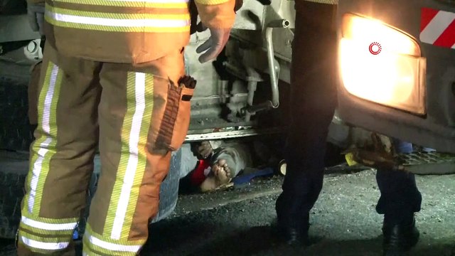 Otoyolda hurda yüklü TIR'ın altında kalan sürücü yaşamını yitirdi