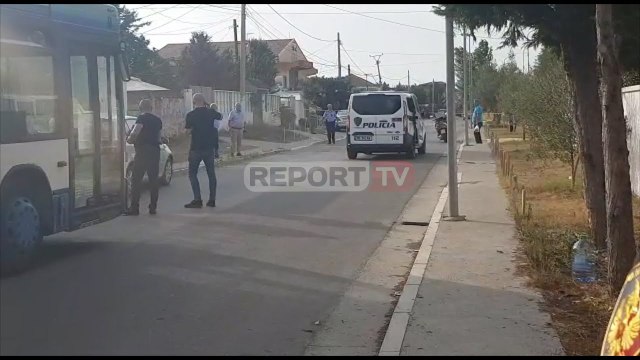 Report TV -Qëllohet me thikë në zemër tek shinat e trenit në Durrës, ndërron jetë 34 vjeçari