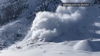 Officials urge caution after hundreds of Colorado avalanches