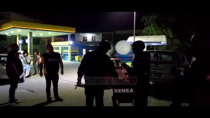 Agravon situata në Fier/ 31 vjeçari qëllon në ajër, në vendngjarje mbërrijnë edhe forcat Renea