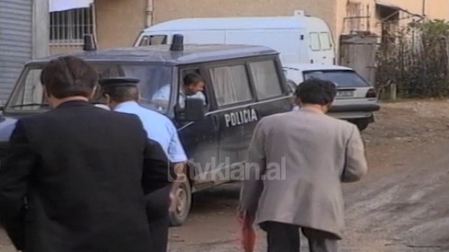 Vrasje e dyfishte ne Tirane, babai vret djalin dhe veten - (17 Tetor 2000)