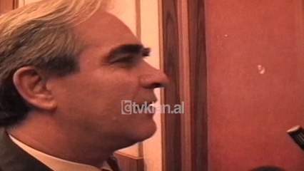 Vijon bashkepunimi PS-PSD, socialdemokratet marrin pjese ne keshillat bashkiak - (19 Tetor 2000)