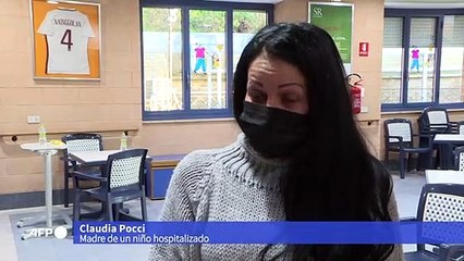 Download Video: “Cortina de abrazos” para niños internados en un hospital de Roma