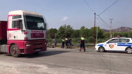 Aksident fatal në Peqin/ “Benz-i” përplaset me motoçikletën, ndërron jetë në vend 77-vjeçari