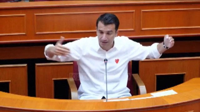 Top News - Veliaj lëviz 20 drejtues/ Tiranë, socialistët ndezin motorët