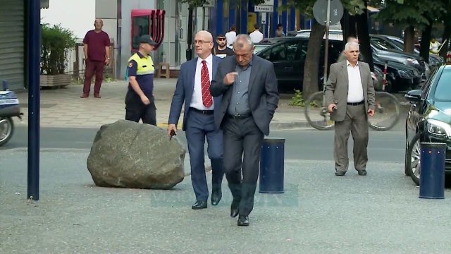 Rama porosi drejtuesve politikë: Të largohen dështakët - News, Lajme - Vizion Plus