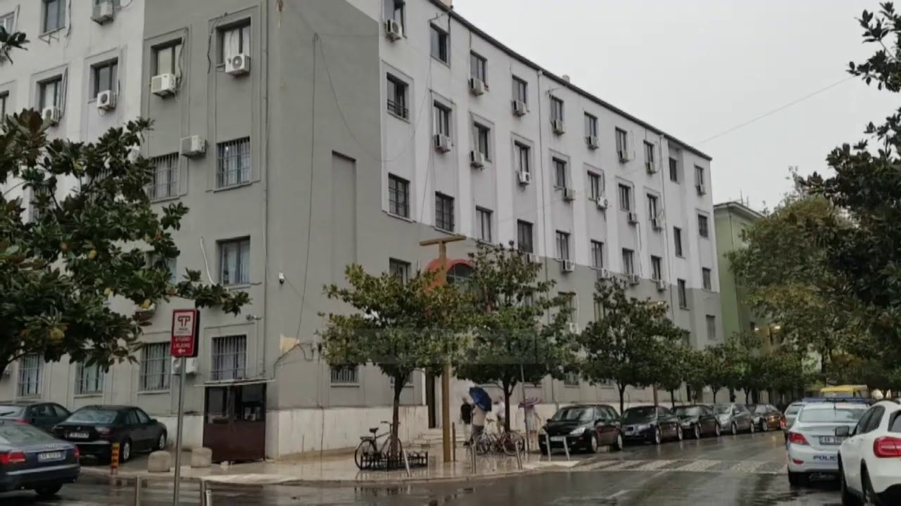 Vrau me thikë të riun për një parakalim, autori pendohet. Gjykata e lë në burg për vrasje me dashje