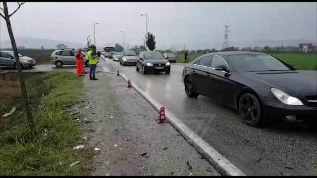 PËRPLASEN MAKINAT NË “RINAS-TIRANË”, DY TË PLAGOSUR - News, Lajme - Kanali 7