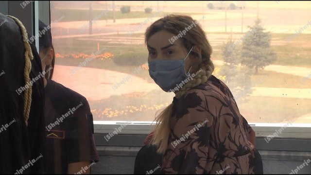 “Gjyqtarja që liroi këngëtaren është heroinë” qytetari: Turp për policin që arrestoi Fjolla Morinën