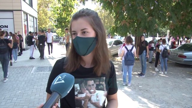 Shkollë edhe natën/ Nxënësit ankohen për mësimin me katër turne - News, Lajme - Vizion Plus