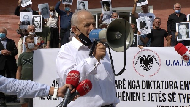 Ora news - Ish-të përndjekurit kërkojnë parcelë kombëtare për martirët e vrarë gjatë komunizmit