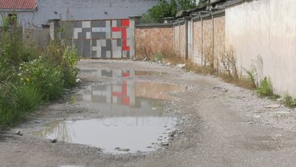 Ora News - Shiu përmbyt Laprakën, banorët: Rrugët e pakalueshme, bashkia s’ka punuar