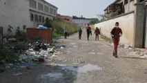 Ora News - Shiu përmbyt Laprakën, banorët: Rrugët e pakalueshme, bashkia s’ka punuar