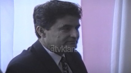 Merr detyren kryetari i ri i Bashkise Shkoder (25 Tetor 2000)