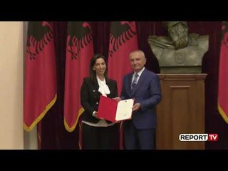 Скачать видео: Report TV -Evis Kushi merr drejtimin e Ministrisë së Arsimit me 104 vota pro, betohet në Presidencë!