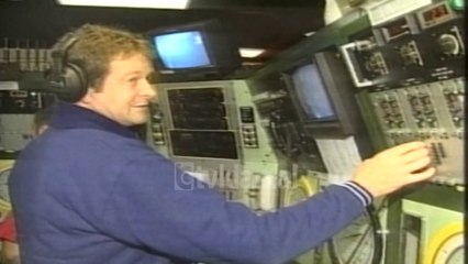 Nis nxjerrja e marinareve te mbytur ne nendetesen berthamore ruse (25 Tetor 2000)