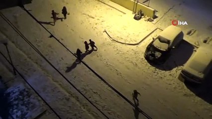 Çocukların karda top keyfi