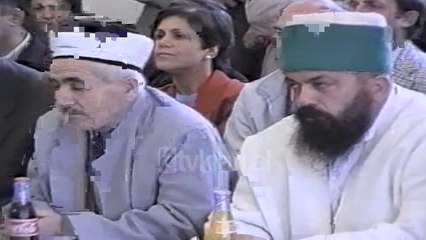 Betohet kryetari i ri i Bashkise se Korçes Gjergji Duro - (26 Tetor 2000)