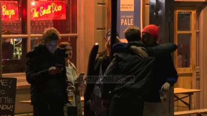 Top News - Britani, baret dhe restorantet filluan të mbyllen herët në kuadër të masave Covid-19