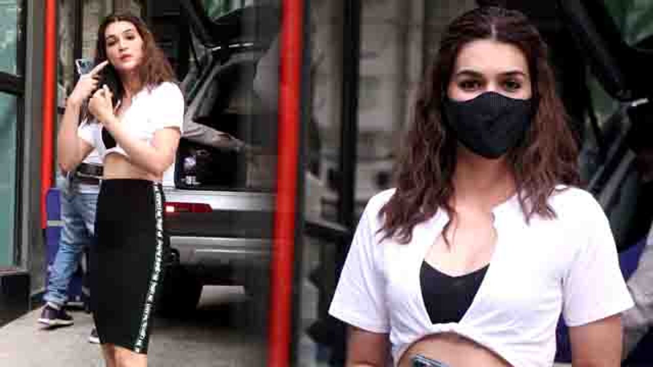 Kriti Sanon ने मीडिया को देख ये दिया रिएक्शन; नई फिल्म के लिए तैयार Kriti  | FilmiBeat