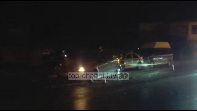 Berat/ Benzi ku udhëtonin dy vajza i pret rrugën Volkwagen-it, njëra prej tyre përfundon në spital