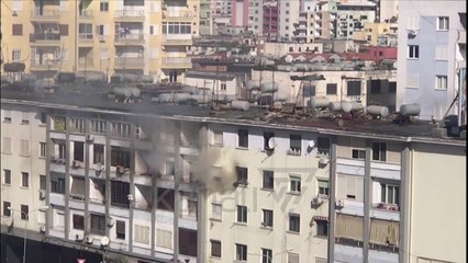DURRËS, ZJARR NË APARTAMENT, DËME MATERIALE, ALARMOHEN BANORËT E PALLATIT - News, Lajme - Kanali 7